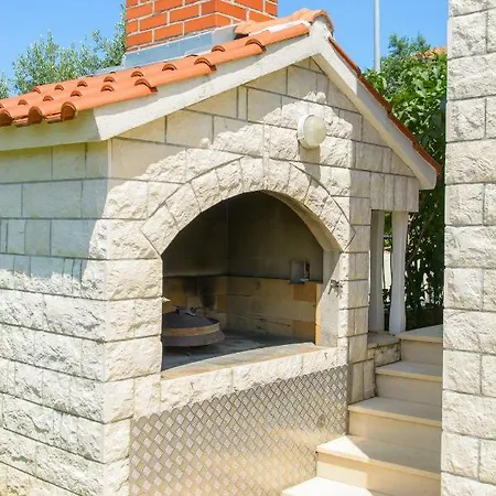 Klasan * Τρογκίρ